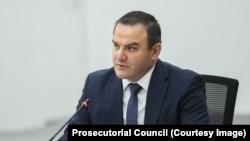 ყოფილმა გენერალურმა პროკურორმა გიორგი გაბიტაშვილმა  2025 წელს ვაკეში 200 კვ.მ. ბინა და ორი ავტოფარეხი შეიძინა, მისმა ცოლმა - ახალი მანქანა.