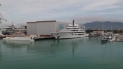 Яхта "Шехерезада" в порту Каррары, Италия. Съемка с дрона
