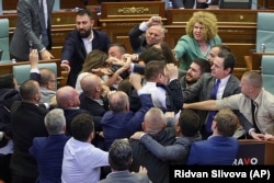 Përleshja fizike në Kuvendin e Kosovës.