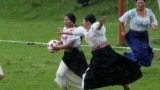 Gratë që shpikën sportin e tyre pasi s’u lejuan të luanin futboll