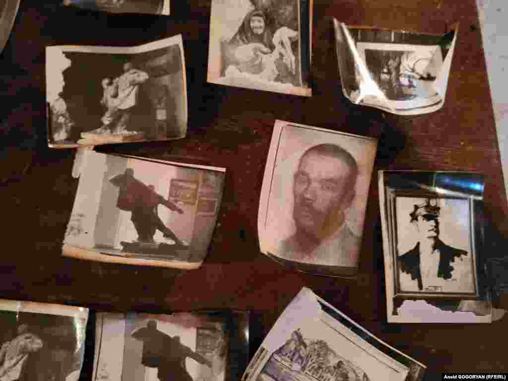 На снимке &ndash;&nbsp;часть спасенных фотографий, в том числе&nbsp;Александра Шервашидзе-Чачба. Он скончался на 101-м году жизни в Монако, был похоронен в Ницце. В 1985 году в останки художника были перезахоронены в Абхазии. &nbsp;