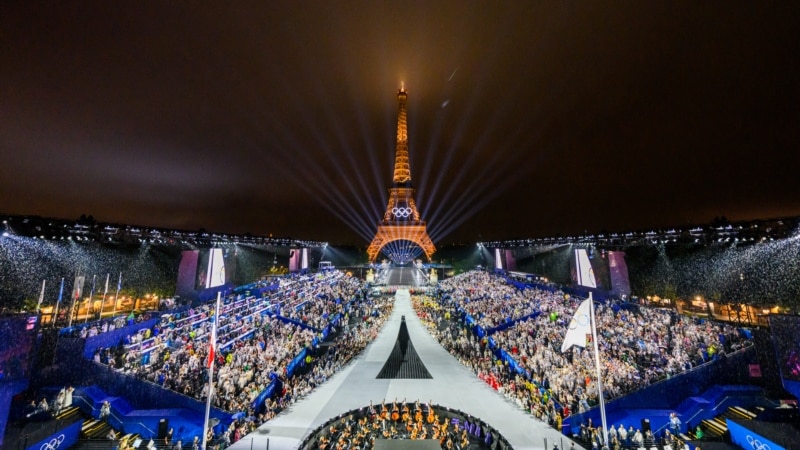 Красочное шоу и Олимпийский парад. Как прошла церемония открытия Игр в Париже (ФОТО)