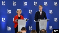 Președinta Comisiei Europene, Ursula von der Leyen și premierul belgian Alexander De Croo. Bruxelles, 5 ianuarie 2024 (Foto: JOHN THYS / AFP)