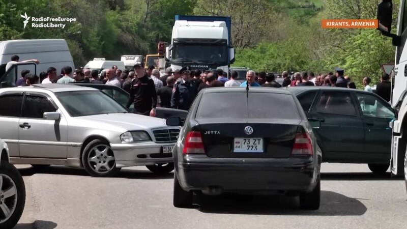 Armenian Border Area Residents Block Road, Decry Demarcation Deal