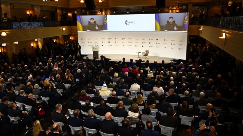Макрон на конференции в Мюнхене: сейчас не время для диалога с Россией