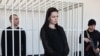 Никита Журавель и адвокат Юлия Антонова во время оглашения приговора в Грозном