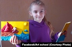 Учениця Маріупольської художньої школи намалювала Азовське море