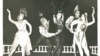 Тамара Туманова (в центре) в балете Джорджа Баланчина "Балюстрада" на музыку Игоря Стравинского. Сценография Павла Челищева. 1941 год