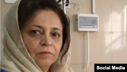 رویا ثابت که برای پرستاری از پدر و مادر خود به ایران سفر کرده بود در ۲۶ بهمن سال گذشته بازداشت شد