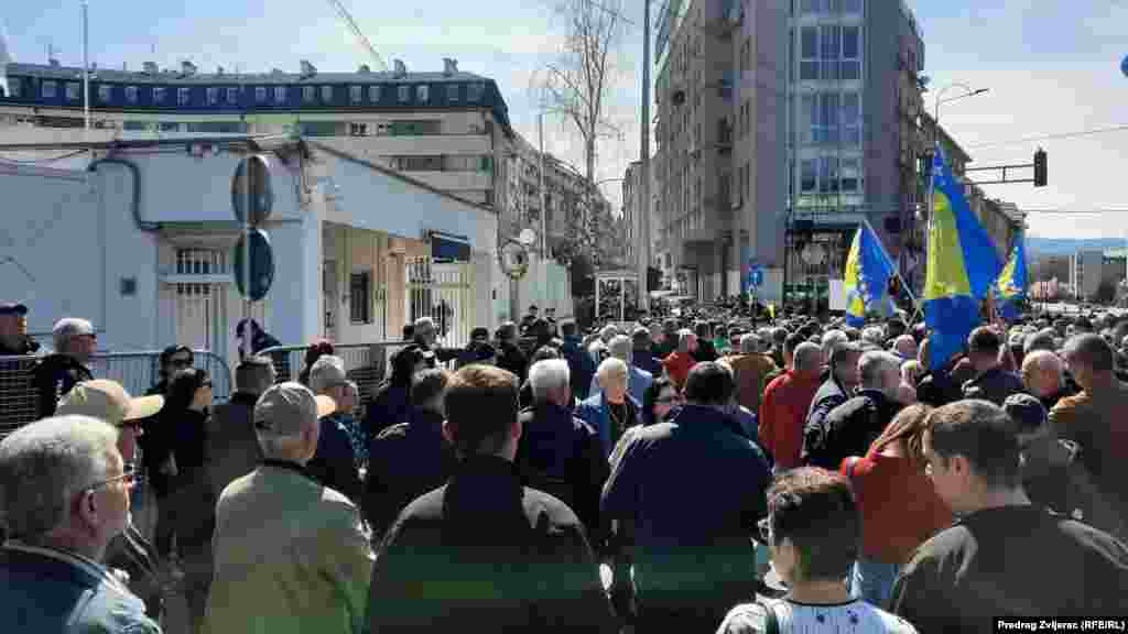 Protive se i donošenju nove odluke kojom se navodno želi uzeti ovlaštenje za imenovanje Vlade Federacije BiH od predsjednika i potpredsjednika tog bh. entiteta.