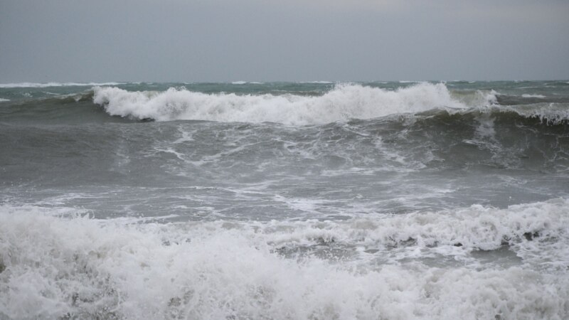 На Кубани из-за шторма на море погибли двое отдыхающих и моряк судна под флагом Мальты
