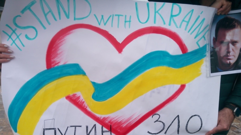 Rusi iz Budve poručili: Mir Ukrajini, sloboda Rusiji