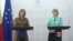 Imagine de la conferința de presă susținută de ministrul Sănătății, Ala Nemerenco (dreapta) și comisarul european pentru Sănătate și Siguranță Alimentară, Stella Kyriakides, urmare a semnării acordului privind achizițiile publice în domeniul sănătății.