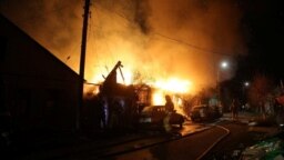 Zjarr në një ndërtesë në Kursk pas një sulmi të dyshuar të Ukrainës. 4 prill 2024. 