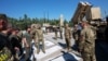 Президент Украины Владимир Зеленский инспектирует части ПВО, вооруженные новыми ракетными установками (фото 2023 года)  