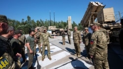 Президент Украины Владимир Зеленский инспектирует части ПВО, вооруженные новыми ракетными установками (фото 2023 года)  