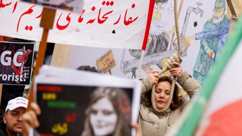 Gratë iraniane protestojnë brenda burgut kundër ekzekutimeve 