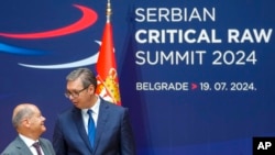 Šolc i Vučić tokom Samita o održivim sirovinama u Beogradu, 19. jula 2024.