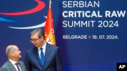 Nemački kancelar Olaf Šolc sa predsednikom Srbije Aleksandrom Vučićem tokom Samita o održivim sirovinama u Beogradu, 19. jula 2024.