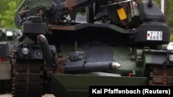  Тежка бронирана машина за разминиране въз основата на танк Кейлер. Няколко такива бяха дарени от Германия на Украйна. 