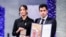 Kiana (çepde) we Ali Rahmani 2023-nji ýylyň dekabrynda ejesiniň deregine Parahatçylyk boýunça Nobel baýragyny kabul edýärler. 