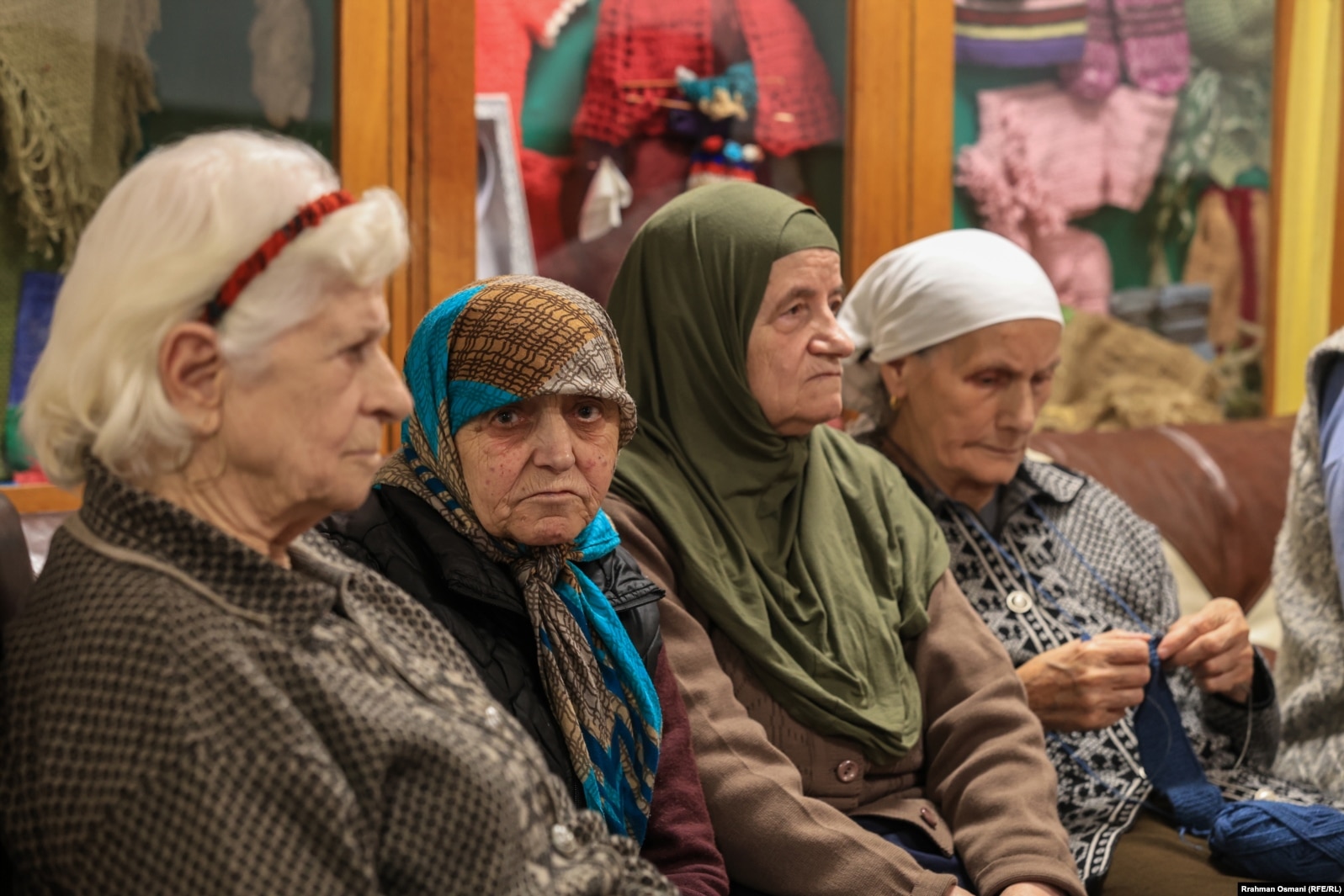 Disa gra, banore në Shtëpinë e të Moshuarve në Prishtinë, më 23 nëntor 2023.