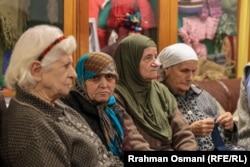 Disa gra, banore në Shtëpinë e të Moshuarve në Prishtinë, më 23 nëntor 2023.