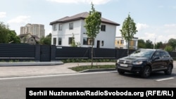 Një shtëpi e rindërtuar në rrugën Vokzalna në maj të vitit 2023.