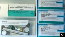 Kutije vakcine protiv malih boginja, zaušnjaka i rubeole (MMR ili MRP), fotoarhiv
