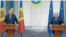 Vicepremierul moldovean pentru reintegrare, Oleg Serebrian (stânga) și ambasadorul ucrainean cu misiuni speciale, Păun Rohovei, fac declarații de presă după discuțiile purtate luni, 29 ianuarie, la Chișinău.