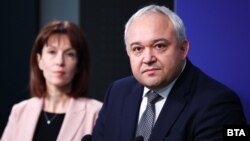 Председателката на ЦИК Камелия Нейкова и министърът на вътрешните работи Иван Демерджиев