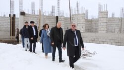 «Վախի մթնոլորտ գոյություն չունի»․ վարչապետի շրջայցերի ֆոնին Շիրակի մարզպետը պետական միջոցներով կառուցվող դպրոցներ է այցելում