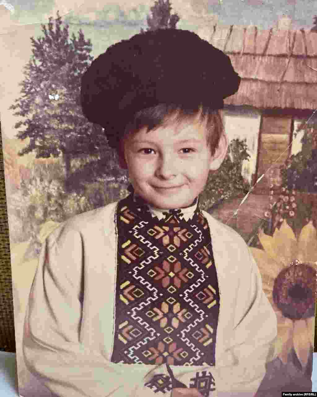 Minuhaliyev, aged 6 Nuzhnenko also communicated with his relatives, who shared the following images from the fallen soldier&#39;s life and have agreed to allow RFE/RL to publish them here.