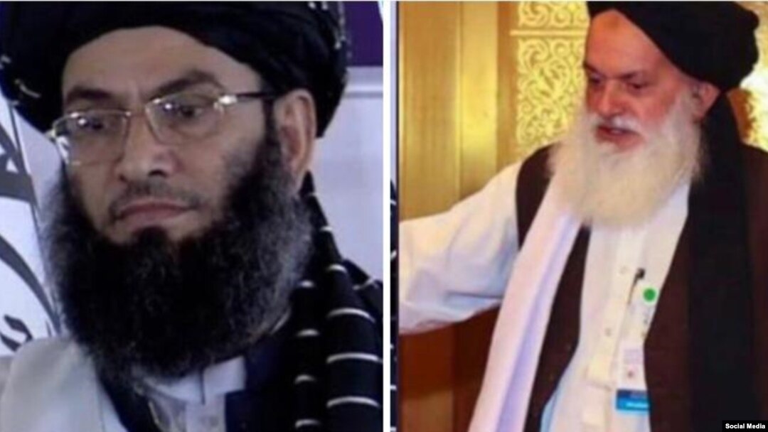 د عکس ښي لور ته د طالبانو د علومو اکاډمي مشر فرید الدین محمود او چپ لور ته د طالبانو د امربالمعروف او نهی عن المنکر سرپرست وزیر خالد حنفي چې تازه پرې امریکا بندیزونه لګولي دي.