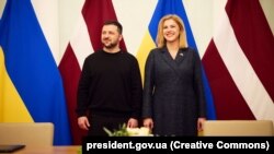 Президент Украины Владимир Зеленский и премьер-министр Латвии Эвика Силиня. Рига, 11 января 2024 года