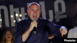 Armenia - Andranik Tevanian, an opposition mayoral candidate, addresses a campaign rally in Yerevan, August 23, 2023.