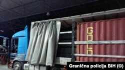 Kamion u kojem su se nalazili kineski državljani, 20. juna 2023.