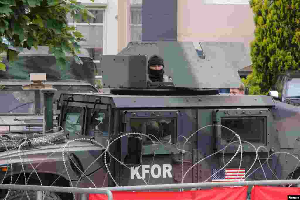 Američki vojnici KFOR-a u oklopnim vozilima na ulicama Leposavića.&nbsp;