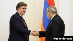 Armenia - Prime Minister Nikol Pashinian meets James O'Brien, head of the U.S. Department of State's Sanctions Coordination Office, Yerevan, June 29, 2023.