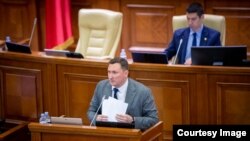 Raportul privind respectarea drepturilor și libertăților omului în Republica Moldova în 2022 a fost audiat în plenul Parlamentului. Informația a fost prezentată de Avocatul Poporului, Ceslav Panico, și Avocatul Poporului pentru drepturile copilului, Maia Bănărescu.