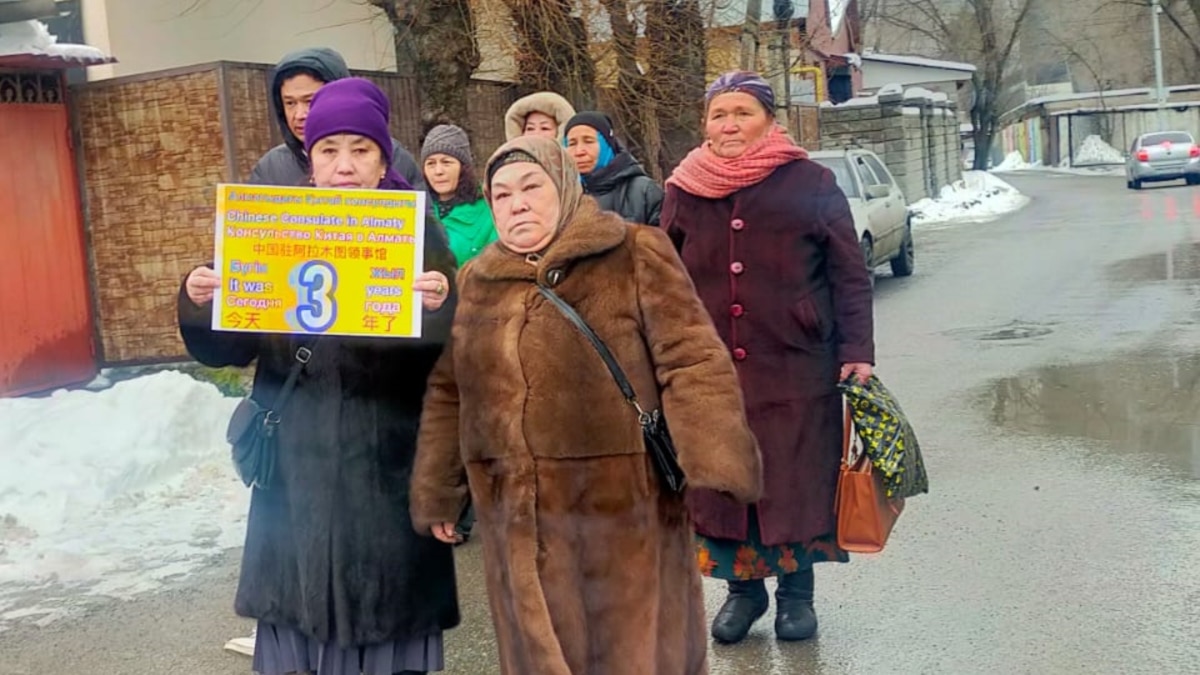 Задержания, аресты, штрафы. Три года протестов перед китайским консульством