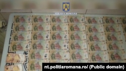 Poliția din Neamț a confiscat sume importante de bani în euro și lei.