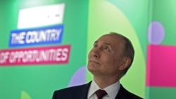 Владимир Путин во время визита в "Сириус", 2024 год