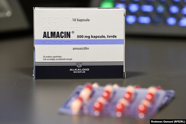 Një tjetër antibiotik i blerë pa recetë nga ekipi i Radios Evropa e Lirë në një barnatore në Prishtinë, Kosovë.