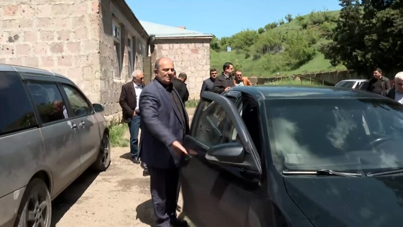 Protesting Border Villagers Unconvinced By Armenian Official