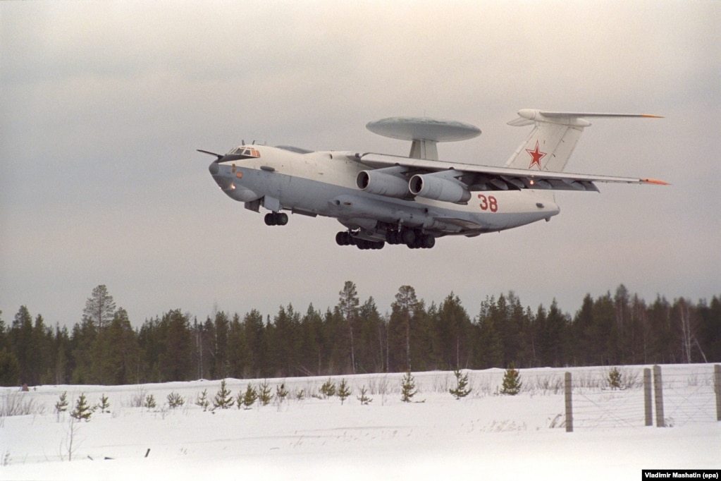 Një A-50 rus ngrihet nga një aeroport në mars 1995. Konstantin Krivolap, një ekspert i aviacionit dhe ish-inxhinier testimi në kompaninë ukrainase të avionëve "Antonov", tha se humbja e një prej avionëve më të avancuar dhe më të rëndësishëm të vëzhgimit të Moskës, do të kishte një ndikim të rëndësishëm në mbrojtjen ajrore të Rusisë. Duke vlerësuar se Moska ka deri në nëntë A-50 në veprim, ai tha se "humbja e një avioni të tillë do të ishte kritike, sepse tetë të mbeturit duhet të kontrollojnë të gjithë hapësirën ajrore përgjatë kufirit rus, duke filluar nga Arktiku deri në Detin Baltik, zona rreth Azisë Qendrore dhe veçanërisht Ukrainës”. Ai shtoi se, “në teori, të paktën dy ose tre avionë të tillë nevojiten rreth Ukrainës për të kontrolluar këtë hapësirë ajrore. ​