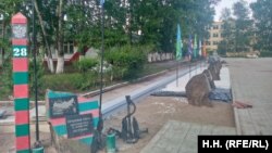 Памятник пограничникам в Краснокаменске, расстояние от города до границы с Китаем составляет около пятидесяти километров