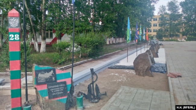 Monument për rojet kufitare në Krasnokamensk, distanca nga qyteti në kufirin me Kinën është rreth pesëdhjetë kilometra