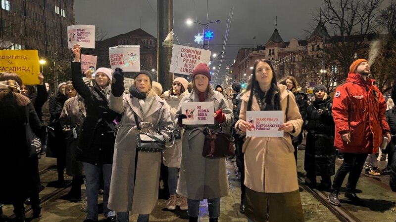 Sa protesta u Beogradu zatražena istraga navoda o akušerskom nasilju u Srbiji