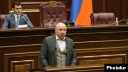 Armenia - Opposition deputy Andranik Tevanian addresses the parliament, Yerevan, March 21, 2023.